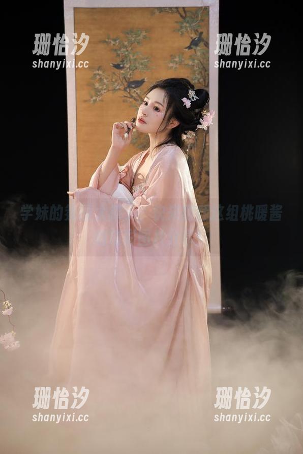 桃暖酱 学妹的氛围太棒了,快来翻翻这组桃暖酱的精彩图片分享!