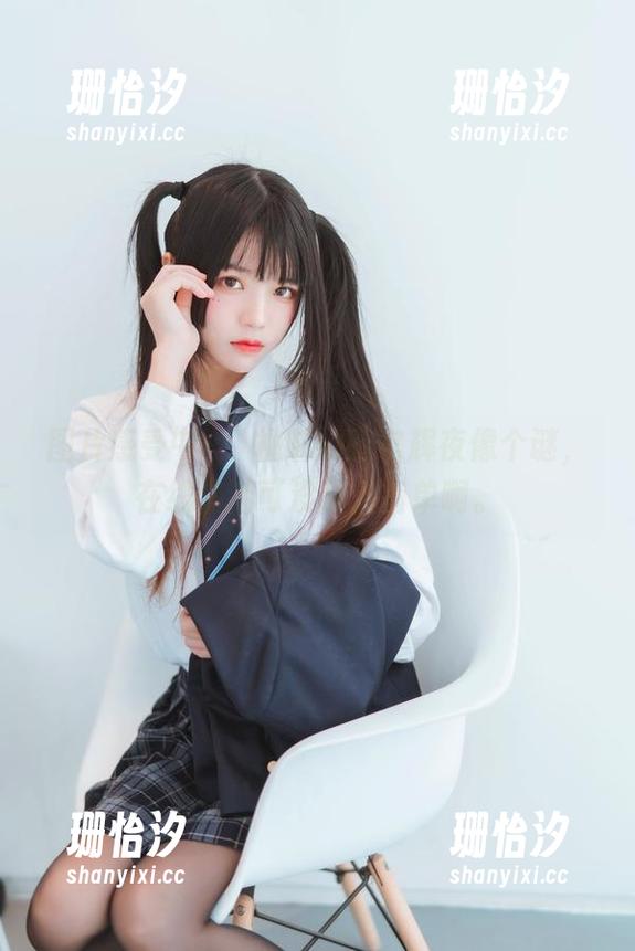 桜桃喵 图片感受中,桜桃喵的四宫辉夜像个谜,在线猜谜可没那么简单啊。