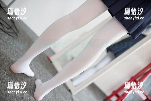 森萝财团-卉子 森萝财团 - 白丝与青春交织,卉子的写真《与篮球无关》真让人琢磨不透。