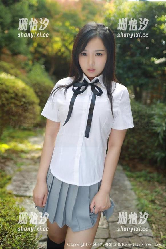 模范学院 - 说白了，网袜制服在白茹雪abby身上，也是一种自信的表达，我想她会喜欢这种评论。
