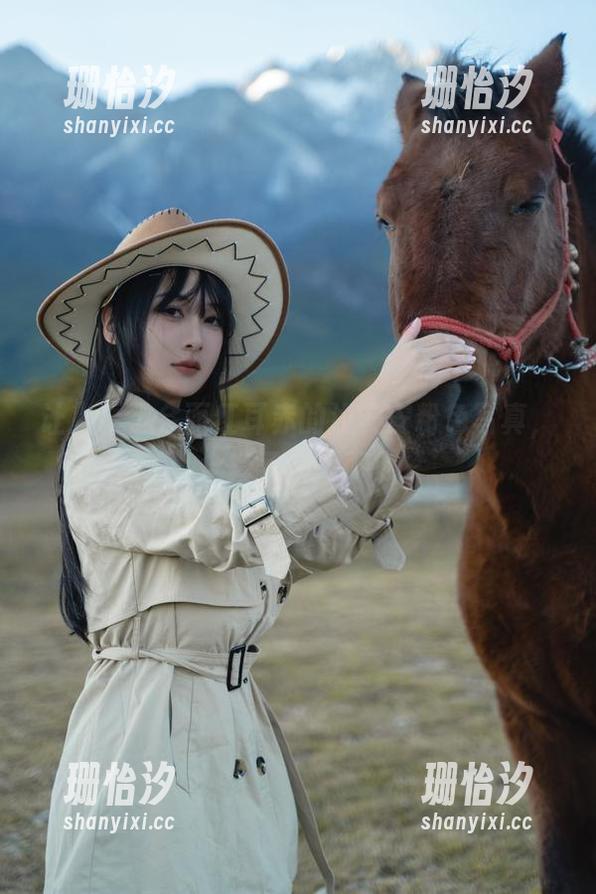 浅安安 让人看了会面红耳赤的浅安安粉色写真,全套了解一下?