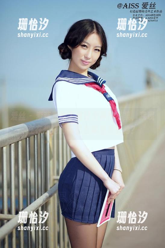 爱丝-索菲 爱丝 - 索菲更新了秋日女神作品集,我现在在想她的靴子在哪里买到的?