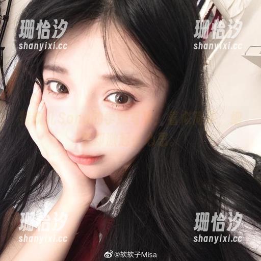 特软儿Sona的学妹写真：看似简单，细节却激起小心思。
