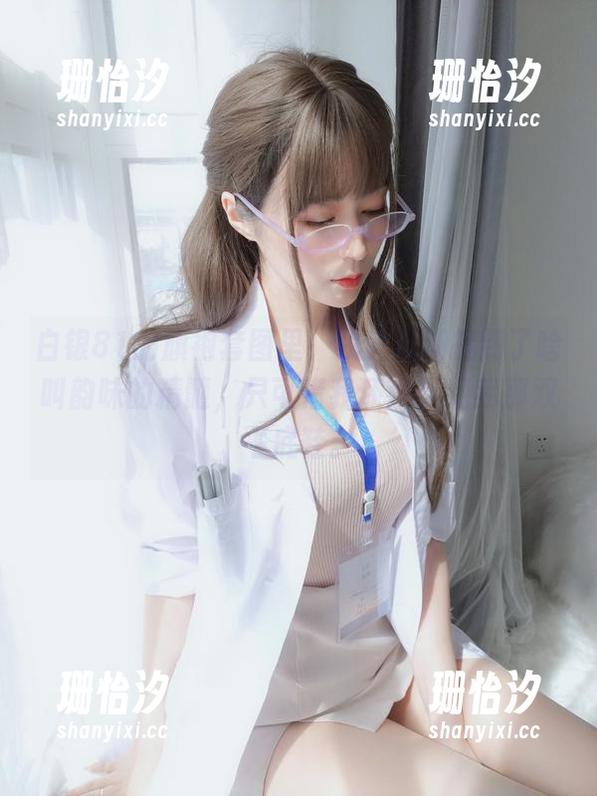 白银81的旗袍套图里，我竟然捕捉到了啥叫韵味的精髓，只可惜我还没拒绝我那双平底鞋。