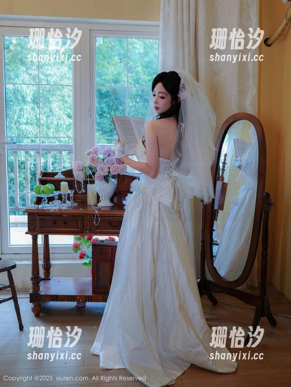 秀人网 - 往外推送！唐安诺运动的原图，不妨先准备个冷饮消暑…