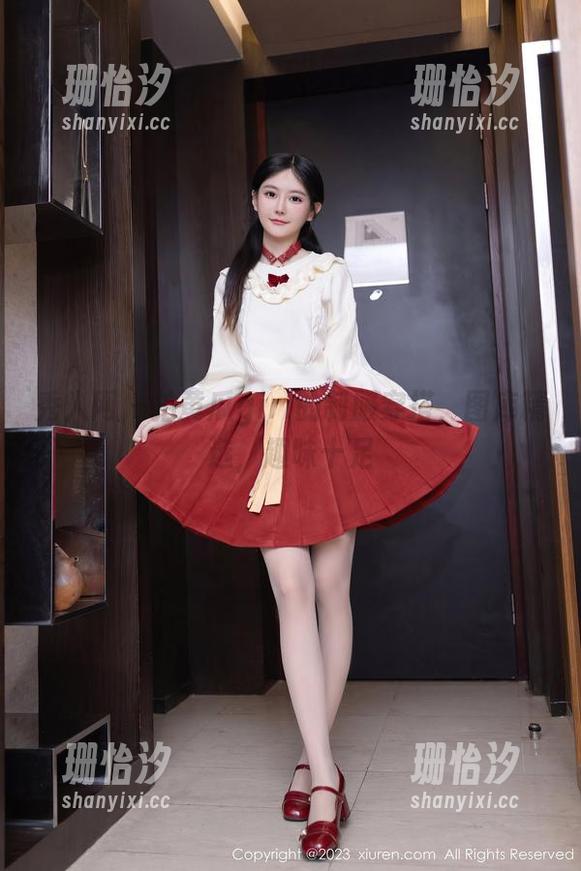 秀人网 - 拍黄瓜girl的制服穿搭，图库精选，趣味十足