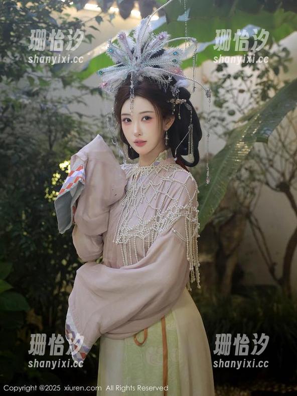 秀人网-李梓熙 秀人网 - 来了,李梓熙护士写真集,看看她是怎样把白大褂穿得如此不简单!