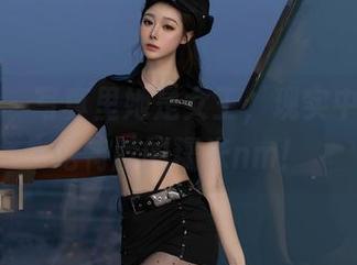 秀人网 - 写真里她是女王，现实中是个爱吃鸭脖的糯米nm！