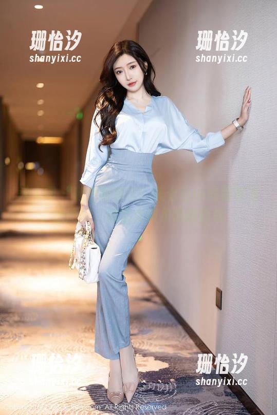 秀人网-美七mia 秀人网 - 随便聊聊吧!美七mia的吊带私拍原图,超出我想象的画面感
