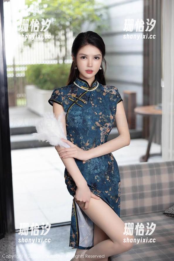 秀人网-言沫 秀人网 - 言沫那双修长腿的美图合集,每一步都像走在时光里
