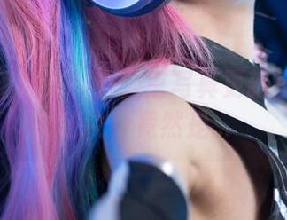 腥味猫罐新作：办公室写真更新里的放松秘诀，竟然是...