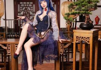 花铃Hana的吊带照片，无意中给我的审美加了点分