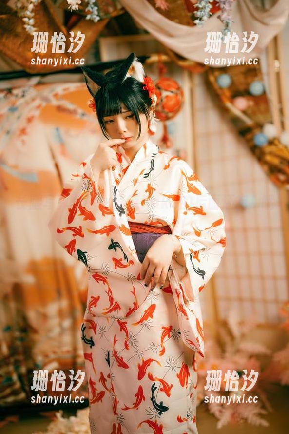 落落Raku 长腿写真分享,落落Raku的后面还有...哦,蓬松的云朵!