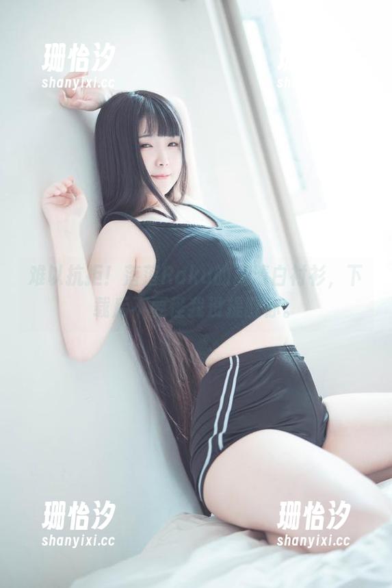 难以抗拒！落落Raku的高清白衬衫，下载后不要怪我没提醒你。