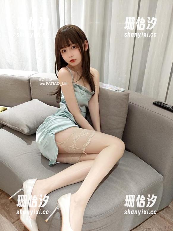迷之呆梨 今年的迷之呆梨最新cos,2024年fantia会员,喵又来了!
