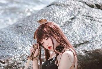 看！阿薰kaOri的新作蓝羽毛魅魔—这图集，下载就是有品位的表现！