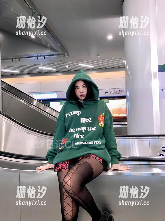 陈佩奇 微密圈 - 不一定是全场焦点,但肯定是福利原图板块的第一名,陈佩奇的体操服就是有魔力。