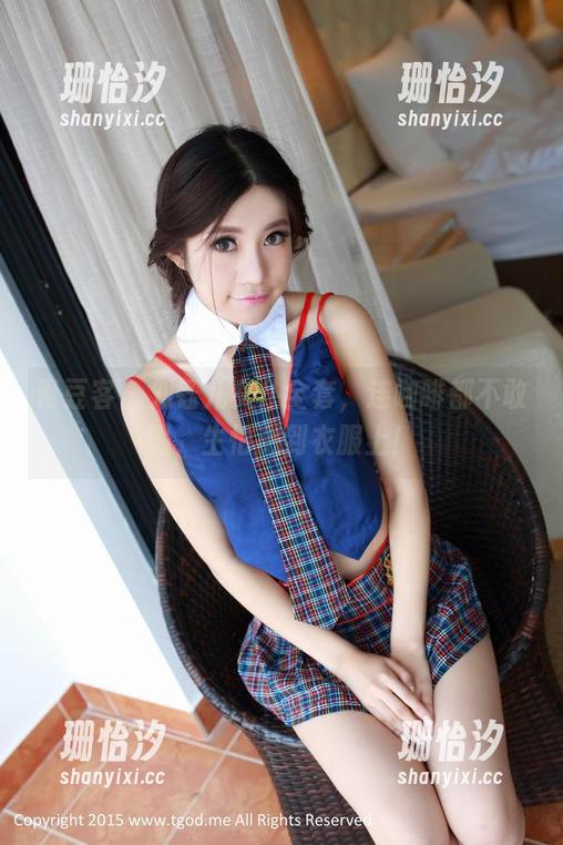 青豆客 - 刘钰儿女仆全套，连咖啡都不敢喝，生怕溅到衣服上！