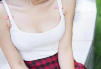 青豆客 - 今天不想学习，想看王语纯的校服美图，看她如何把“认真”玩出新花样