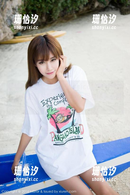 魅妍社 - 查看赵欢颜Jessica的美足图片，有种走错片场的错位感，但随便也不错呀